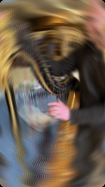 🥁📣 Grande épreuve en cours à l’atelier !!! 
Qui de Matthias ou Raphaëlle sera le plus rapide au montage en cordes ??? 🥇🏆
.
🧔🏼‍♂️ Matthias ???
Pourquoi pas, il n’a « que » 36 cordes à monter sur sa harpe 🤭 Mais des boutons de table à refaire au fur et à mesure, et surtout beaucoup de prudence car la harpe n’a pas été mise en tension depuis des décennies… C’est quelque peu stressant !
.
👩🏻‍🦱 Raphaëlle ??? 
Malgré les 220 cordes à installer sur le piano, la motivation et le rythme sont là ! Et elle a très envie de battre Matthias à ce petit jeu (idiot, on vous l’accorde 😂) 😇
.
.
Bref. Les enfants sont partis en vacances, l’atelier était calme ! Trop calme 😁😁😁

.

#dadpreneur #mumpreneur #défi #piano #harpe #harprestoration #pianorestoration #viedatelier #artisanat #humour #pianotechnicianlife #facteurdeharpe #cotedor #hautemarne #hautesaone #bourgognefranchecomte