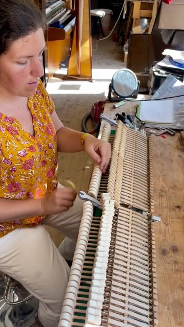 Vous souhaitez apprendre à jouer du piano ? Découvrir ce bel instrument sans engagement ?
Nous proposons des pianos d’étude entièrement réglés et révisés en location mensuelle 😁
Et si l’instrument vous plaît, vous pourrez déduire jusqu’à 24 mois de loyers déjà versés afin de l’acquérir définitivement ✨
Toutes les conditions et les pianos disponibles sont sur notre site internet : https://lunisson.fr/services-piano-lunisson/location-piano-2/
À bientôt 👋🎶
.
#apprendrelepiano #piano #locationpiano #musique #metiersdart