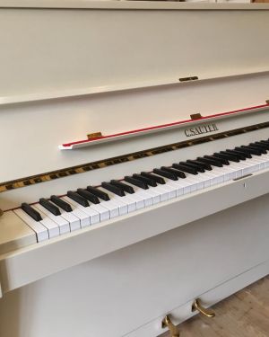 PIANO SAUTER 116, BLANC MAT – FACTURE ALLEMANDE