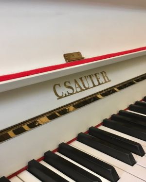 PIANO SAUTER 116, BLANC MAT – FACTURE ALLEMANDE