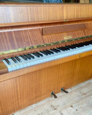 PIANO GEYER EN NOYER – FACTURE ALLEMANDE